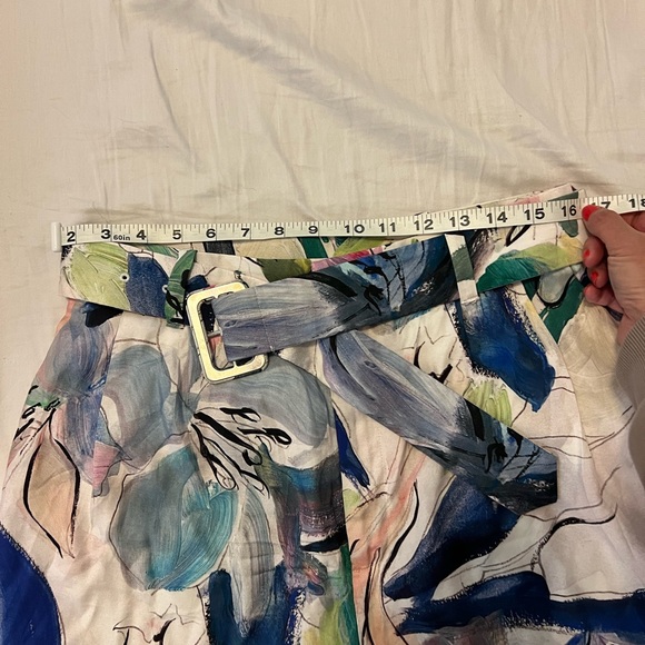 Ted baker Tarinah
Abstract Print Tailored Shorts - Picture 2 of 3